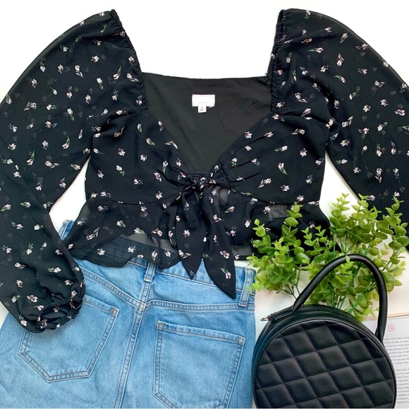 Sweetheart Neckline Floral Blouse Front Tie- Black / White Floral - Picture 12 of 13